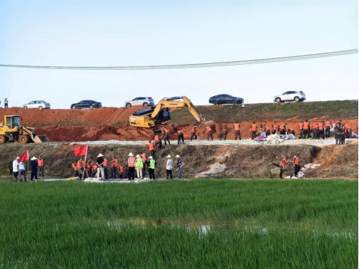 抗洪抢险报导-迎“汛”而上，，，奔赴前线 -299.png