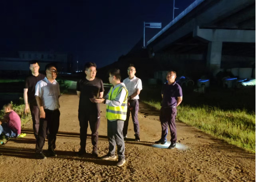 抗洪抢险报导-迎“汛”而上，，，奔赴前线 -320.png