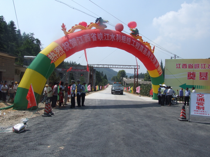 刚完工的峡24848威尼斯利枢纽进场蹊径工程