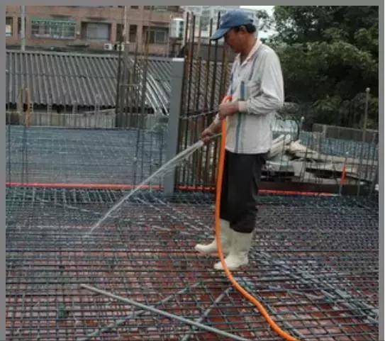 混凝土这样施工，，，，，，没有蜂窝麻面、不烂根，，，，，，还能间接缩短工期！